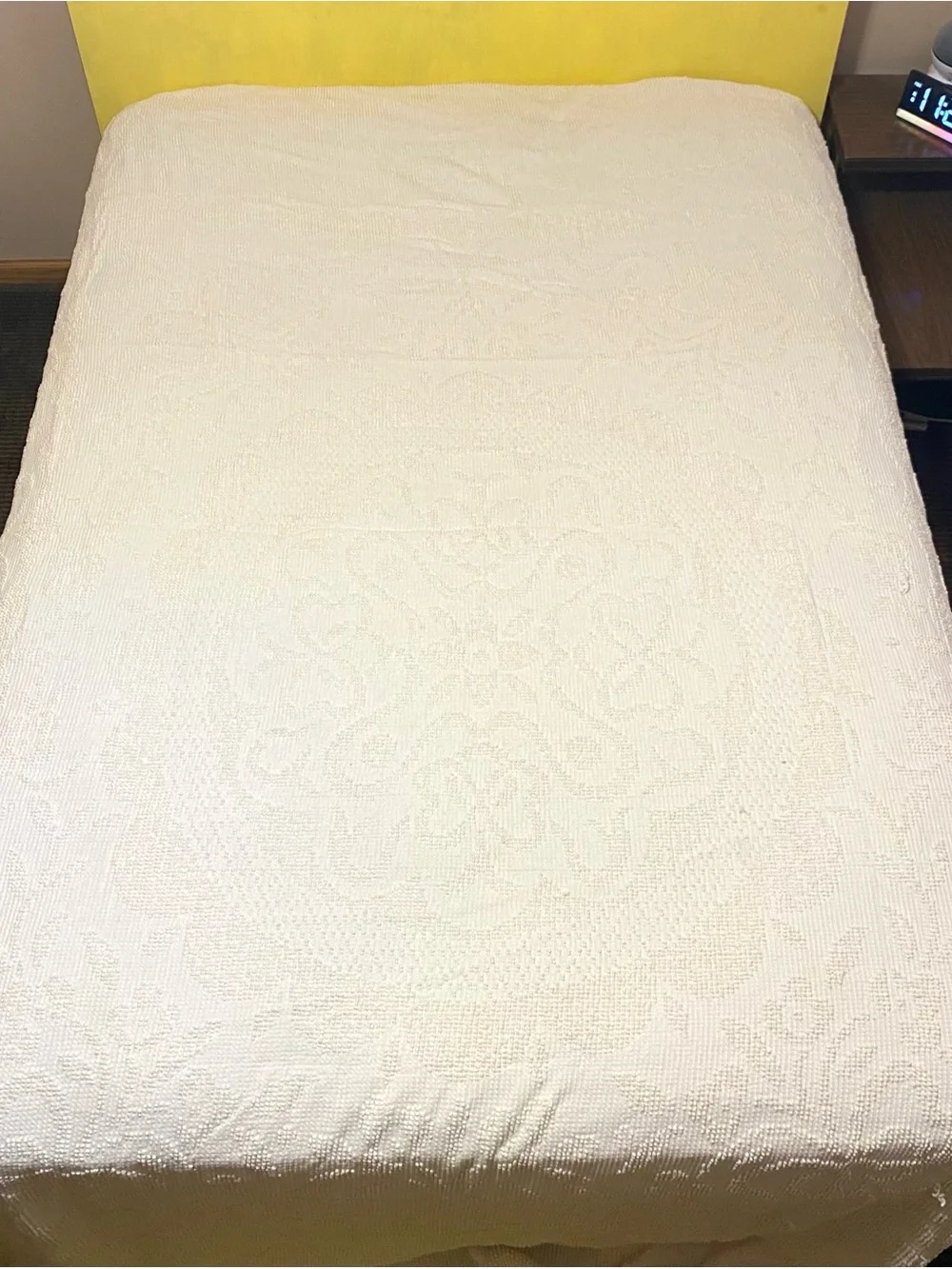Vintage Midcentury White Floral Mandala Hobnail Bedspread with Fringe Twin Full